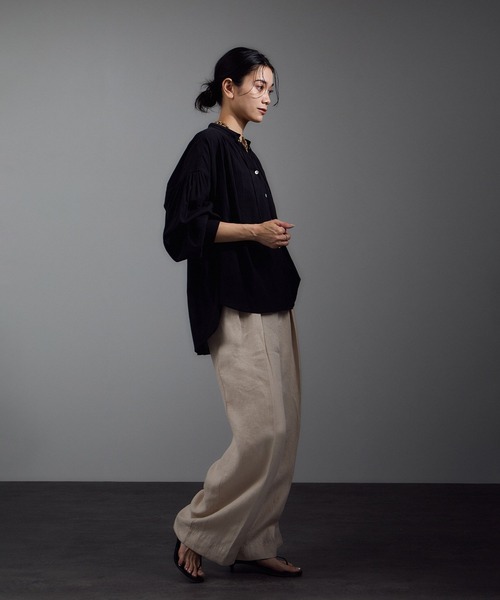 SALON adam et rope'（サロン アダム エ ロペ）の「ボリュームスリーブVネックブラウス（シャツ/ブラウス・レディース・オフホワイト/ブラック/ピンク・FREE）」の5枚目の写真