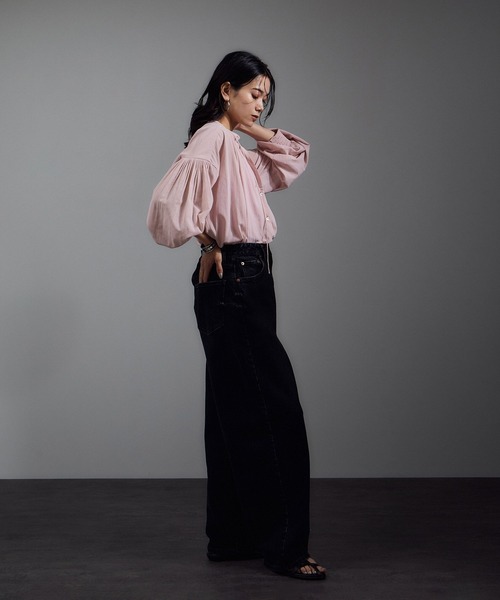 SALON adam et rope'（サロン アダム エ ロペ）の「ボリュームスリーブVネックブラウス（シャツ/ブラウス・レディース・オフホワイト/ブラック/ピンク・FREE）」の9枚目の写真