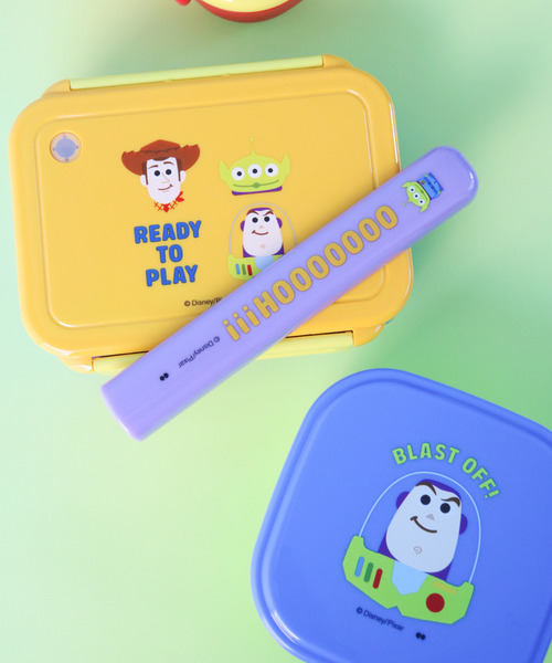 Disney(ディズニー)の「〈DISNEY/ディズニー〉 Toy Story トイストーリー LUNCH BOX/ランチボックス 500 READY TO PLAY(お弁当箱・レディース・イエロー・ONE SIZE)」の2枚目の写真
