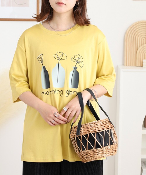 BRODIAEA（ブローディア）の「BRODIAEA 線画フラワープリント半袖Tシャツ（Tシャツ/カットソー・レディース・ベージュ/オフホワイト/イエロー/ピンク/ブラック・40）」の4枚目の写真