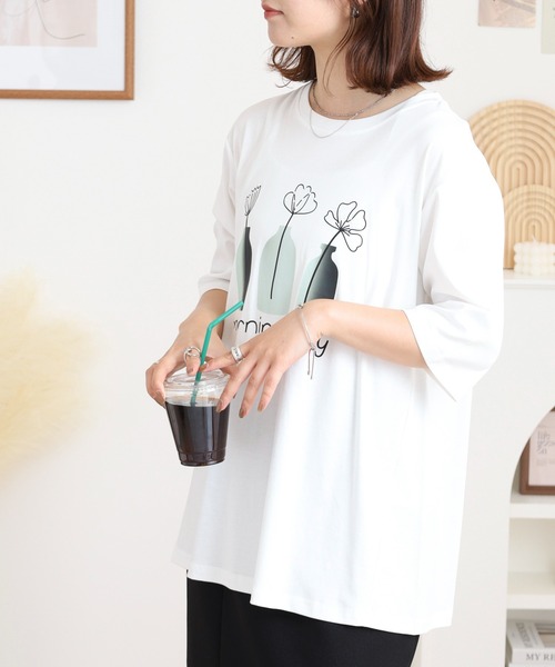 BRODIAEA（ブローディア）の「BRODIAEA 線画フラワープリント半袖Tシャツ（Tシャツ/カットソー・レディース・ベージュ/オフホワイト/イエロー/ピンク/ブラック・40）」の8枚目の写真