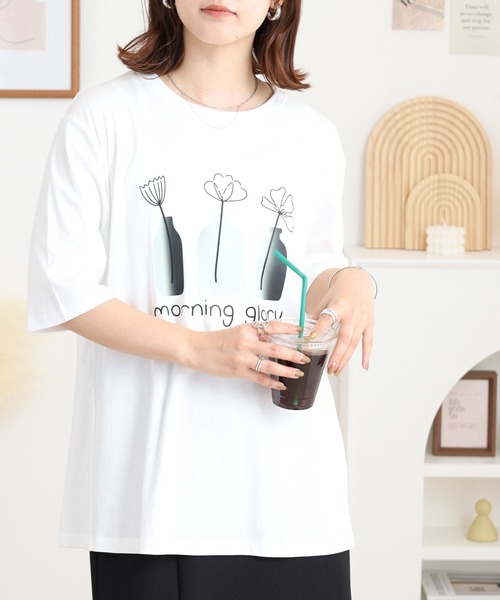 BRODIAEA（ブローディア）の「BRODIAEA 線画フラワープリント半袖Tシャツ（Tシャツ/カットソー・レディース・ベージュ/オフホワイト/イエロー/ピンク/ブラック・40）」の6枚目の写真