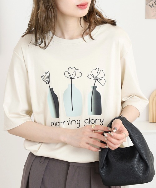 BRODIAEA（ブローディア）の「BRODIAEA 線画フラワープリント半袖Tシャツ（Tシャツ/カットソー・レディース・ベージュ/オフホワイト/イエロー/ピンク/ブラック・40）」の14枚目の写真