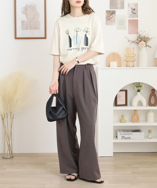 BRODIAEA（ブローディア）の「BRODIAEA 線画フラワープリント半袖Tシャツ（Tシャツ/カットソー・レディース・ベージュ/オフホワイト/イエロー/ピンク/ブラック・40）」の17枚目の写真