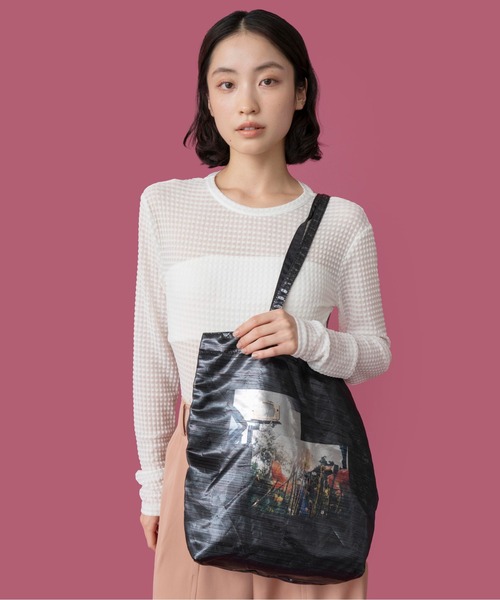 Casselini(キャセリーニ)の「Casselini(キャセリーニ)メタリックフォトトート(トートバッグ・レディース・ミント/ピンク/シルバー/ブラック・FREE)」の2枚目の写真