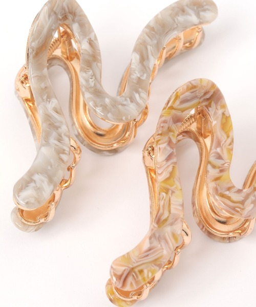 GLOBAL WORK(グローバルワーク)の「ニュアンスうねりバンス/570910(バレッタ/ヘアクリップ・レディース・グレー/ベージュ・FREE)」の6枚目の写真