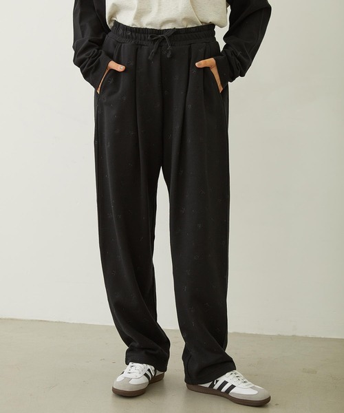 MILKFED.（ミルクフェド）の「EMBROIDERY TUCK SWEAT PANTS（スウェットパンツ・レディース・オフホワイト/ライトブルー/ブラック・S/M）」の3枚目の写真