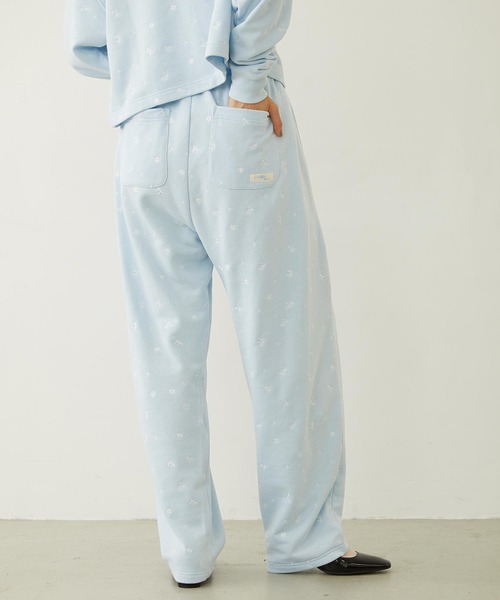 MILKFED.（ミルクフェド）の「EMBROIDERY TUCK SWEAT PANTS（スウェットパンツ・レディース・オフホワイト/ライトブルー/ブラック・S/M）」の6枚目の写真