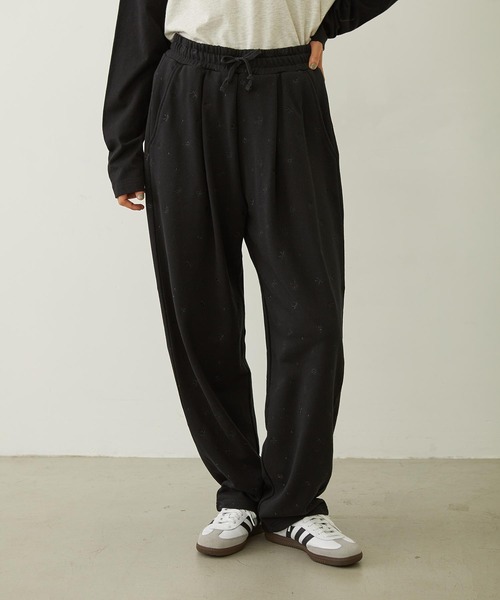 MILKFED.（ミルクフェド）の「EMBROIDERY TUCK SWEAT PANTS（スウェットパンツ・レディース・オフホワイト/ライトブルー/ブラック・S/M）」の11枚目の写真
