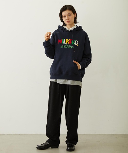 MILKFED.（ミルクフェド）の「EMBROIDERY TUCK SWEAT PANTS（スウェットパンツ・レディース・オフホワイト/ライトブルー/ブラック・S/M）」の16枚目の写真