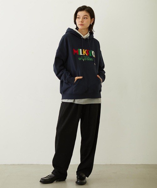 MILKFED.（ミルクフェド）の「EMBROIDERY TUCK SWEAT PANTS（スウェットパンツ・レディース・オフホワイト/ライトブルー/ブラック・S/M）」の17枚目の写真