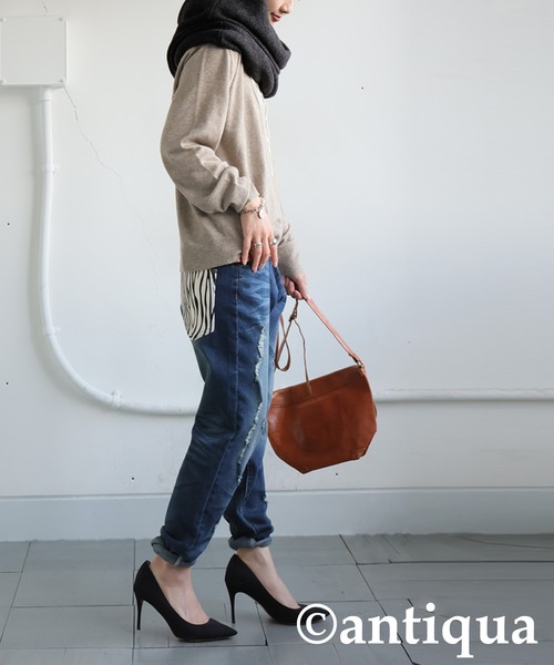 antiqua(アンティカ)の「2WAYスヌード(ネックウォーマー/スヌード・レディース・パープル/レッド/グレー/ブラック・ONESIZE)」の10枚目の写真