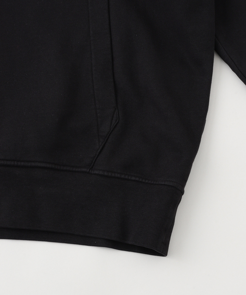C.P. COMPANY(シーピーカンパニー)の「C.P. Company / シーピーカンパニー SWSHRT SW HDD BRS EMZ DIAG FLC(パーカー・メンズ・ブラック・SMALL/MEDIUM)」の6枚目の写真