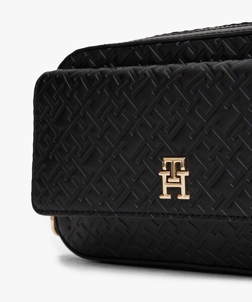TOMMY HILFIGER(トミーヒルフィガー)の「アイコニックモノグラムカメラバッグ(ボディバッグ/ウエストポーチ・レディース・ブラック・FREE)」の3枚目の写真