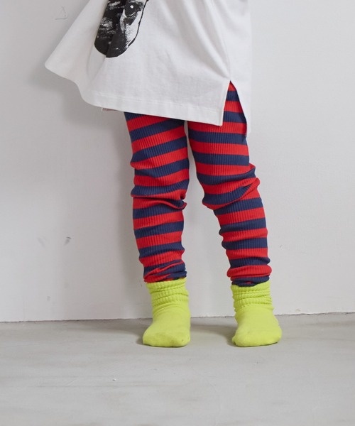 LOWRYS FARM（ローリーズファーム）の「ボーダーリブレギンス　 581346（レギンス/スパッツ・キッズ・レッド系/マルチ/イエロー×グレー/グレー系/ネイビー系/ネイビー/ブルー系/ピンク系/オレンジ系/ブラック×ホワイト・100cm/110cm/120cm/130cm）」の4枚目の写真