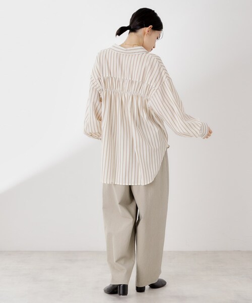 THE SHOP TK (ザ ショップ ティーケー )の「【後ろ姿もサマになる】ストライプ バックシャーリングシャツ/体型カバー/洗える(シャツ/ブラウス・レディース・アイボリー系2/ブラック系その他3/ブルー系7・12/13)」の9枚目の写真