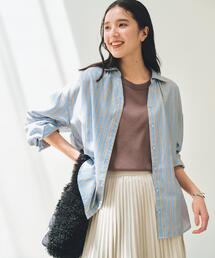 THE SHOP TK  | 【後ろ姿もサマになる】ストライプ バックシャーリングシャツ/体型カバー/洗える(シャツ/ブラウス)