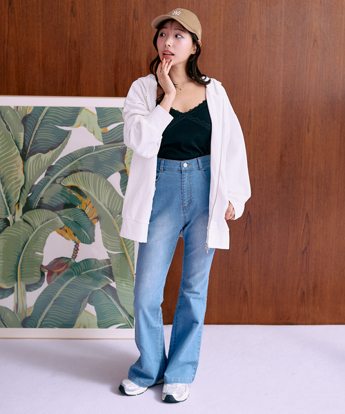 Mi-je(ミジェ)の「ロゴ刺繍デニムパンツ【韓国ファッション】(その他パンツ・レディース・ライトブルー/グレー・S/M)」の13枚目の写真