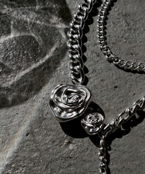 Soierie(ソワリー)の「<Soierie>Rose layered ネックレス(ネックレス・レディース・シルバー・FREE)」の9枚目の写真