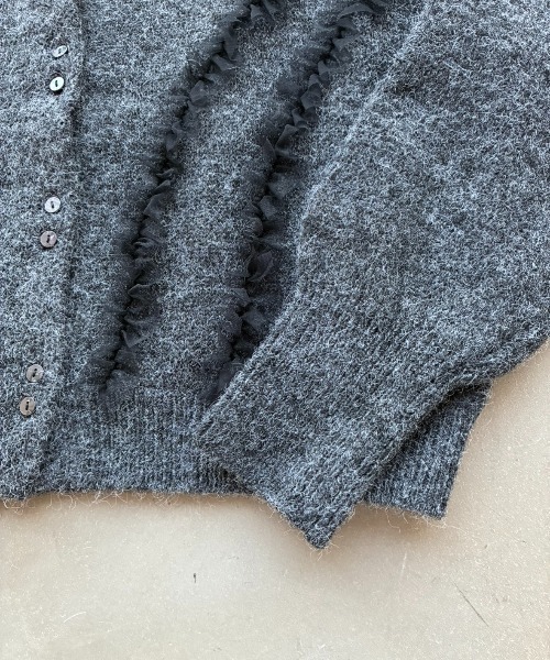 SHAGGIE（シャギー）の「ウール混チュールフリルクルーネックニットカーディガン（カーディガン/ボレロ・レディース・ブラウン/チャコールグレー・FREE）」の21枚目の写真