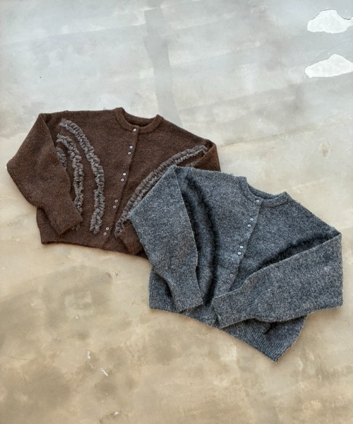 SHAGGIE（シャギー）の「ウール混チュールフリルクルーネックニットカーディガン（カーディガン/ボレロ・レディース・ブラウン/チャコールグレー・FREE）」の13枚目の写真