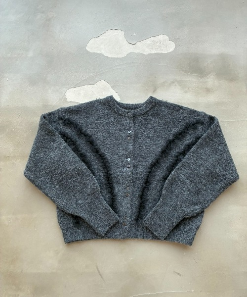 SHAGGIE（シャギー）の「ウール混チュールフリルクルーネックニットカーディガン（カーディガン/ボレロ・レディース・ブラウン/チャコールグレー・FREE）」の18枚目の写真