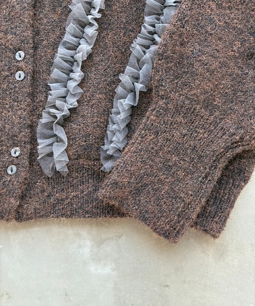 SHAGGIE（シャギー）の「ウール混チュールフリルクルーネックニットカーディガン（カーディガン/ボレロ・レディース・ブラウン/チャコールグレー・FREE）」の11枚目の写真