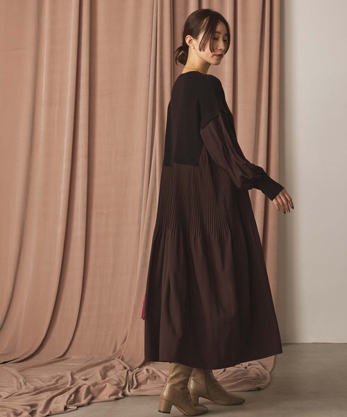 Gready Brilliant(グレディブリリアン)の「Vネックニット×プリーツワンピース(ワンピース・レディース・ブラック系その他/ブラウン系その他・38)」の4枚目の写真