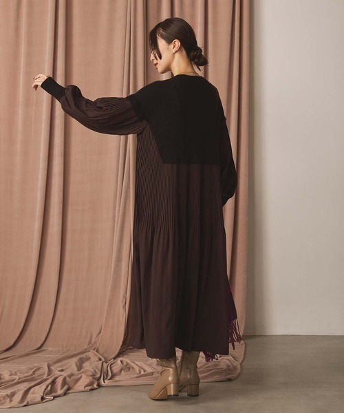 Gready Brilliant(グレディブリリアン)の「Vネックニット×プリーツワンピース(ワンピース・レディース・ブラック系その他/ブラウン系その他・38)」の5枚目の写真