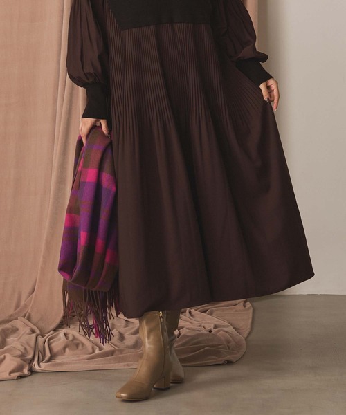 Gready Brilliant(グレディブリリアン)の「Vネックニット×プリーツワンピース(ワンピース・レディース・ブラック系その他/ブラウン系その他・38)」の10枚目の写真