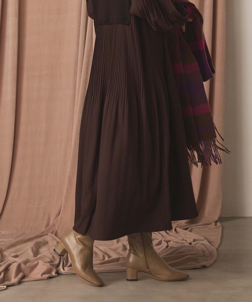 Gready Brilliant(グレディブリリアン)の「Vネックニット×プリーツワンピース(ワンピース・レディース・ブラック系その他/ブラウン系その他・38)」の11枚目の写真