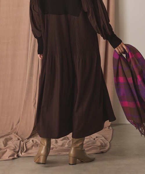 Gready Brilliant(グレディブリリアン)の「Vネックニット×プリーツワンピース(ワンピース・レディース・ブラック系その他/ブラウン系その他・38)」の12枚目の写真