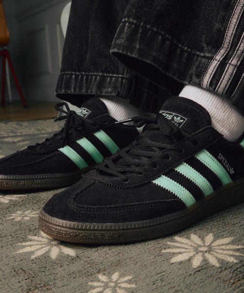 adidas(アディダス)の「HANDBALL SPEZIAL IH7491(スニーカー・メンズ・ブラック・22.5cm/23.5cm/24.5cm/25.5cm/26.5cm/27.5cm/28.5cm/30.0cm/23.0cm/24.0cm/25.0cm/26.0cm/27.0cm/28.0cm/29.0cm)」の3枚目の写真