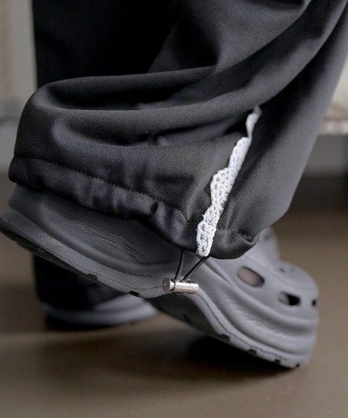 UNE MANSION（ユヌマンション）の「【ストリングによってシルエット変更可能】エッジレースバックポケットスウェットパンツ（スウェットパンツ・レディース・グレー/ブラック・FREE）」の16枚目の写真