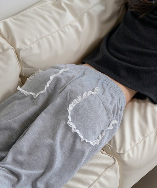 UNE MANSION（ユヌマンション）の「【ストリングによってシルエット変更可能】エッジレースバックポケットスウェットパンツ（スウェットパンツ・レディース・グレー/ブラック・FREE）」の3枚目の写真