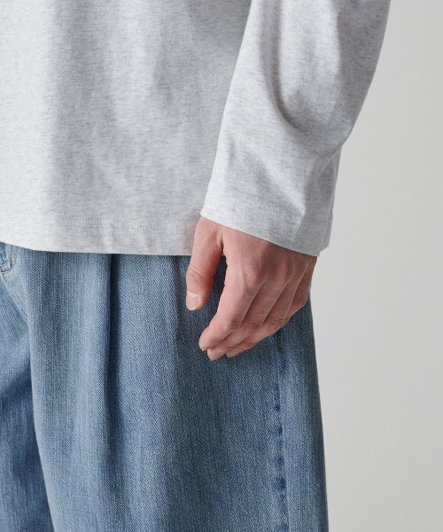 MUSINSA STANDARD（ムシンサスタンダード）の「[クールタンダード] クルーネック長袖Tシャツ [メランジライトグレー]（Tシャツ/カットソー・メンズ・その他・XX-LARGE/XXX-LARGE/MEDIUM/LARGE/X-LARGE）」の6枚目の写真