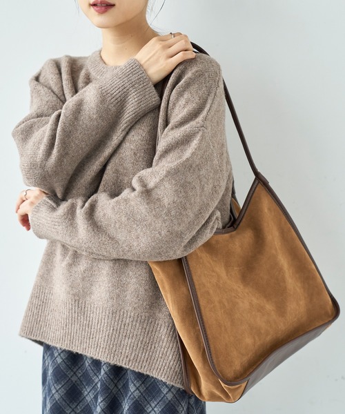 mil（ミル）の「パイピングスウェードライクバッグ【585158】（ショルダーバッグ・レディース・ベージュ/ブラウン/ブラック・ONE SIZE）」の3枚目の写真