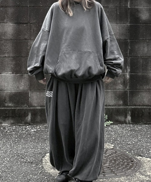 YACA(ヤーカ)の「Pigment Logo Sweat Hoodie/ピグメントロゴスウェットフーディー【unisex item】(パーカー・レディース・ブラウン/チャコールグレー・FREE)」の8枚目の写真