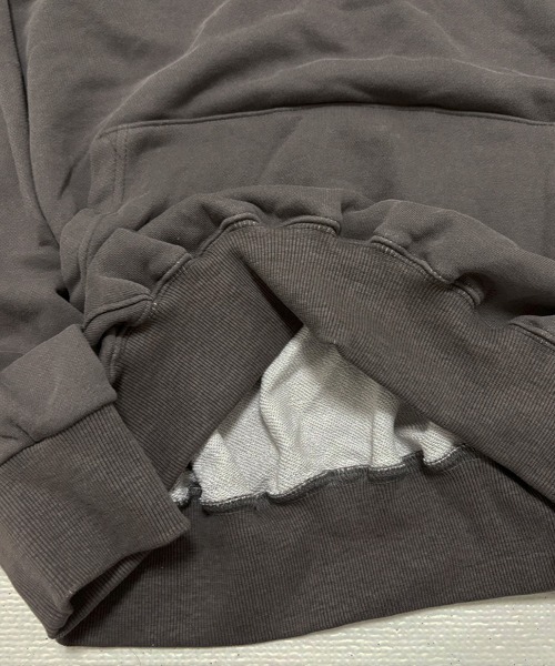 YACA(ヤーカ)の「Pigment Logo Sweat Hoodie/ピグメントロゴスウェットフーディー【unisex item】(パーカー・レディース・ブラウン/チャコールグレー・FREE)」の22枚目の写真