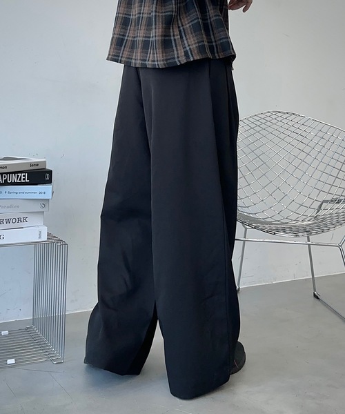 MandO(エムオー)(エムオー)の「2WAYカラビナ付きアクセントワイドアソートパンツ(スラックス・メンズ・ブラック系その他/ブラック・LARGE/MEDIUM/SMALL)」の4枚目の写真
