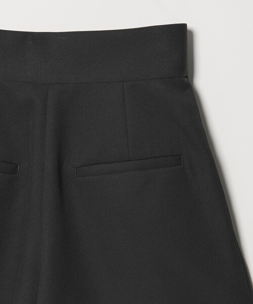 EMMEL REFINES（エメルリファインズ）の「＜EMMEL REFINES＞EM 2タック コクーン ショートパンツ（スラックス・レディース・ブラック/ライム・S/M）」の8枚目の写真