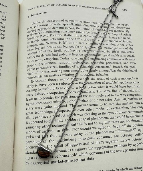 kutir（クティール）の「kutirlune／ウェーブストーンネックレス（ネックレス・レディース・シルバー/ゴールド・FREE）」の4枚目の写真