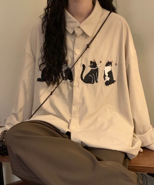 FreeZone(フリーゾーン)の「【春夏新作】ネコ刺繍 コーデュロイシャツ(シャツ/ブラウス・メンズ・ブラウン/ブラック/ベージュ・F)」の4枚目の写真
