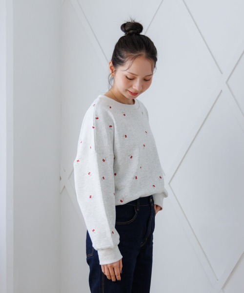 flower（フラワー）の「トゥインクルエンブロイダリースウェット（スウェット・レディース・イエロー/アイボリー・FREE）」の3枚目の写真