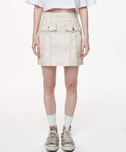B QUIET（ビークワイエット）の「FAUX LEATHER POCKET MINI SKIRTS_CREAM（スカート・レディース・その他・MEDIUM/SMALL）」の2枚目の写真
