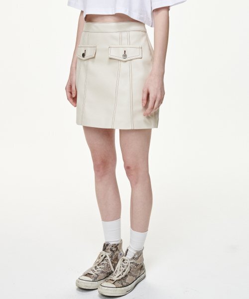 B QUIET（ビークワイエット）の「FAUX LEATHER POCKET MINI SKIRTS_CREAM（スカート・レディース・その他・MEDIUM/SMALL）」の3枚目の写真