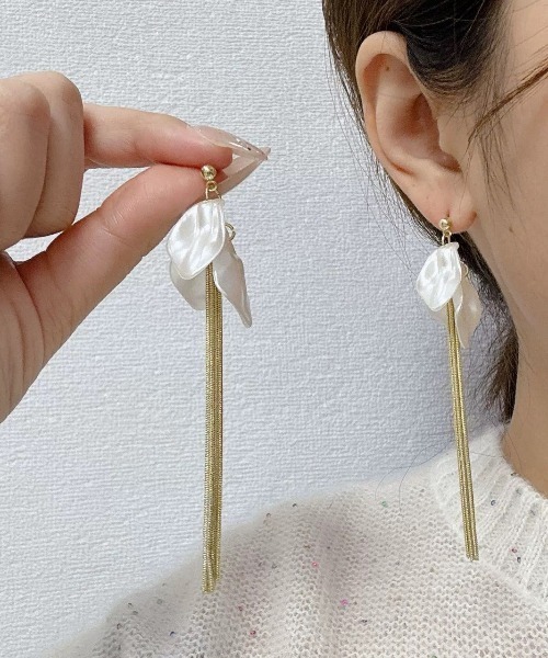 セール】花びら×ゴールドフリンジ ピアス（両耳用）（ピアス（両耳用