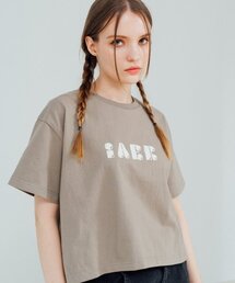 IAER（アイアー）の「ワイドクロップバブルロゴ半袖Tシャツ-カーキ（Tシャツ/カットソー）」