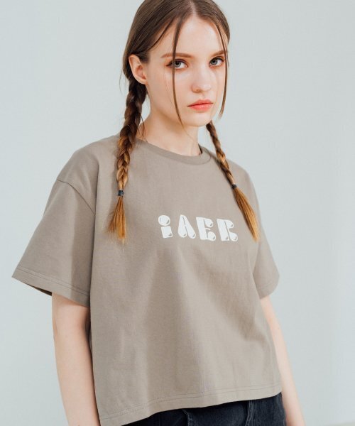 IAER(アイアー)の「ワイドクロップバブルロゴ半袖Tシャツ-カーキ(Tシャツ/カットソー・レディース・その他・ONE SIZE)」の1枚目の写真