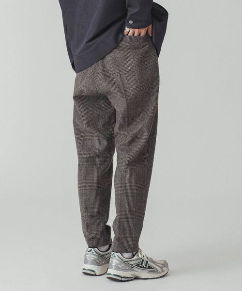 WHITE MOUNTAINEERING(ホワイトマウンテニアリング)の「WHITE MOUNTAINEERING GLEN CHECK 1 TUCK PANTS WM2473411(その他パンツ・メンズ・チャコールグレー・M)」の3枚目の写真
